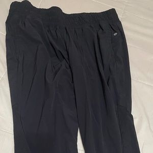 Lane Bryant Livi Active Black Capri Stretchy Pants Mesh Cooling Stripe 22/24